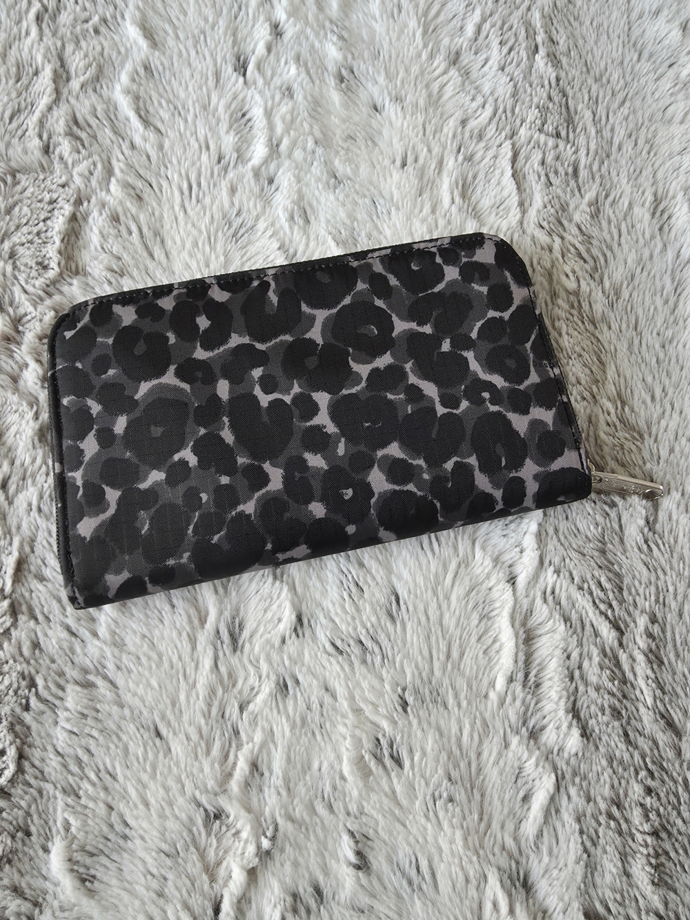 LeSportsac Black & Gray Cheetah Zip-around Tech Wallet - Picture 2 of 6